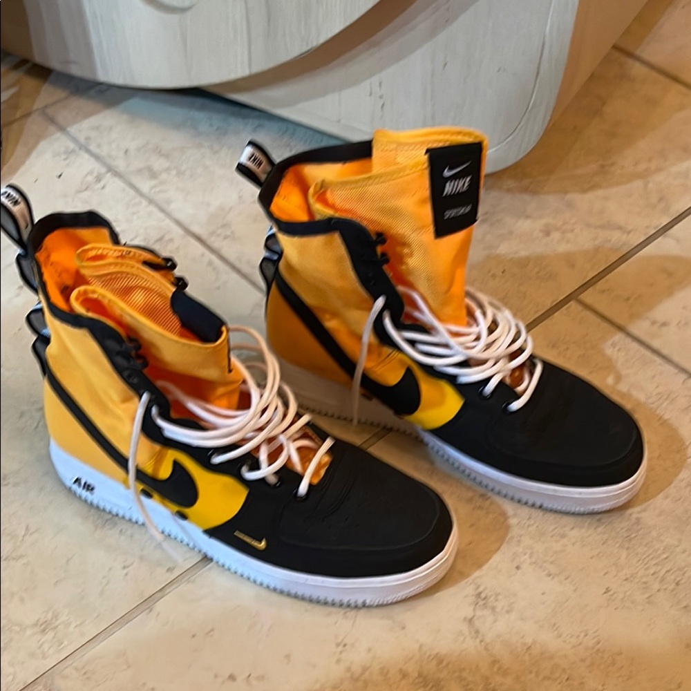 Nike Air Force 1 High-Top - Black and Yellow